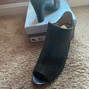 Black LifeStride Soft System Peep Toe Sandal